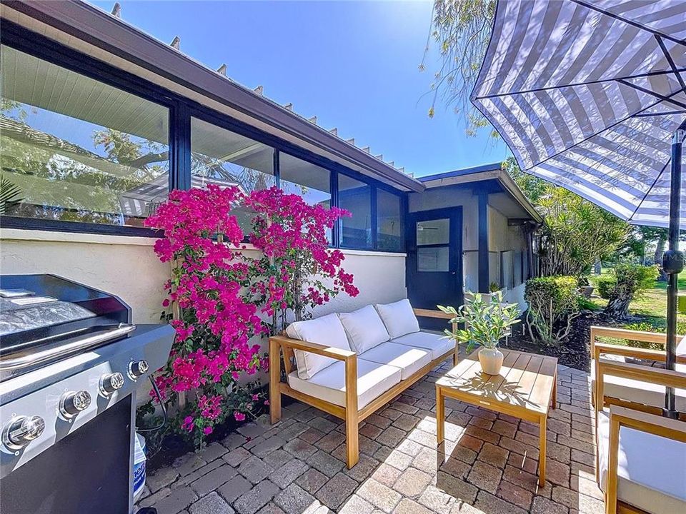 Под контрактом: $2,950 (3 спален, 2 ванн, 2299 Квадратных фут)