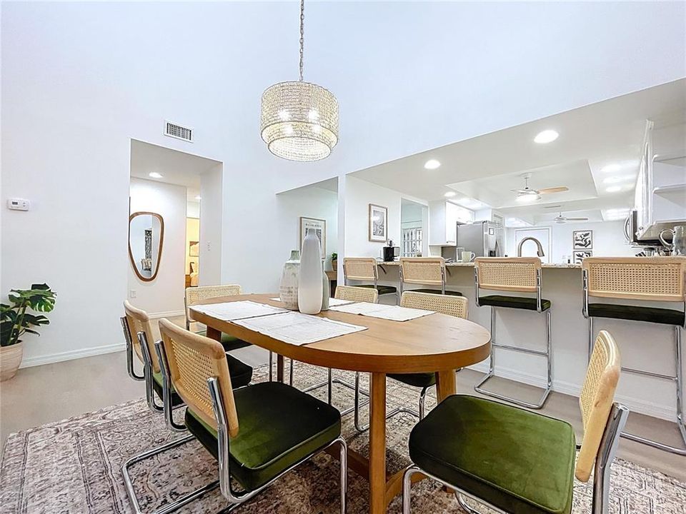 Под контрактом: $2,950 (3 спален, 2 ванн, 2299 Квадратных фут)