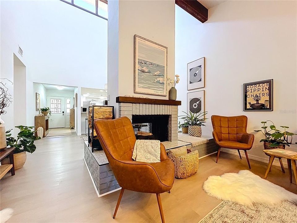 Под контрактом: $2,950 (3 спален, 2 ванн, 2299 Квадратных фут)