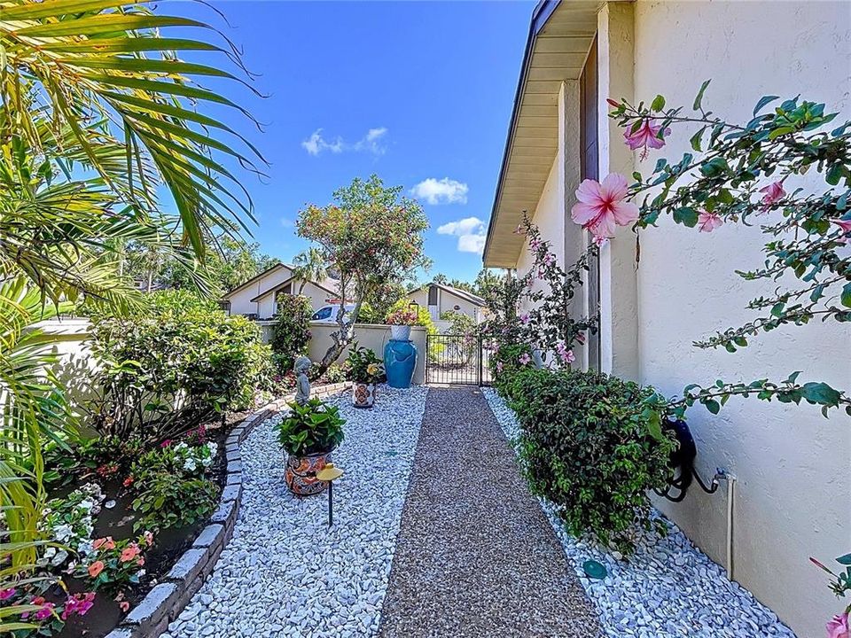 Под контрактом: $2,950 (3 спален, 2 ванн, 2299 Квадратных фут)