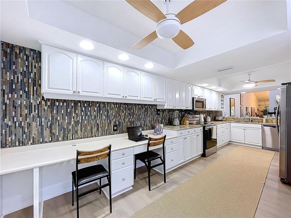 Под контрактом: $2,950 (3 спален, 2 ванн, 2299 Квадратных фут)