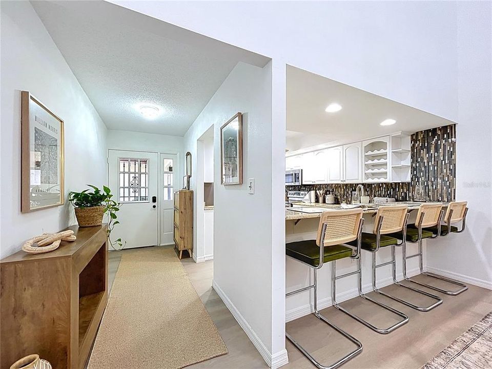 Под контрактом: $2,950 (3 спален, 2 ванн, 2299 Квадратных фут)