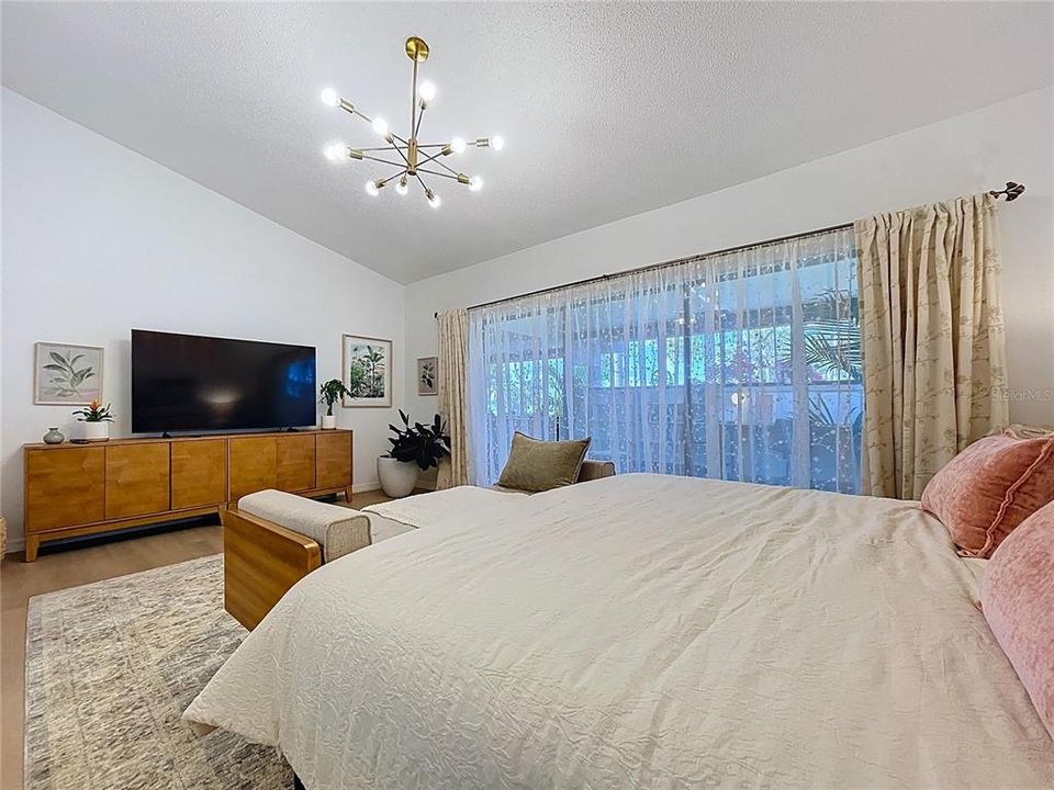 Под контрактом: $2,950 (3 спален, 2 ванн, 2299 Квадратных фут)