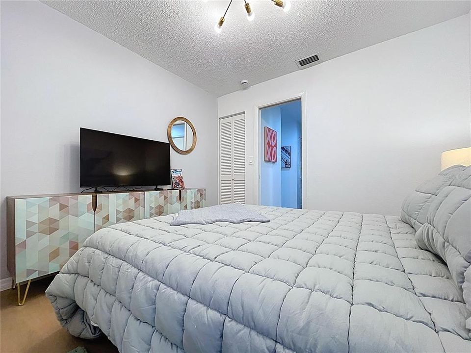 Под контрактом: $2,950 (3 спален, 2 ванн, 2299 Квадратных фут)