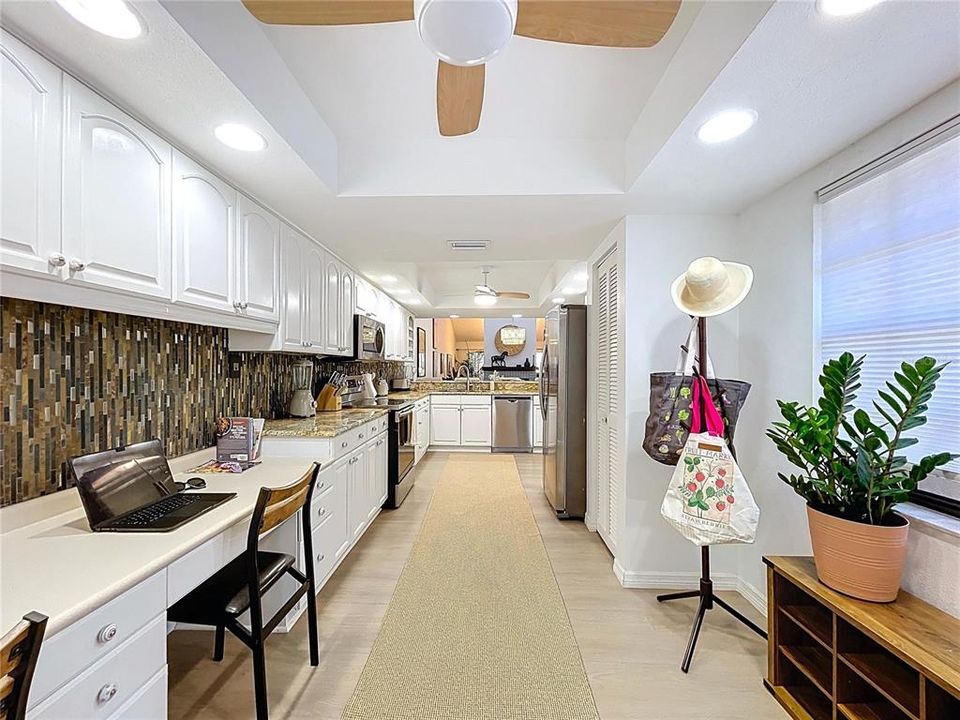 Под контрактом: $2,950 (3 спален, 2 ванн, 2299 Квадратных фут)