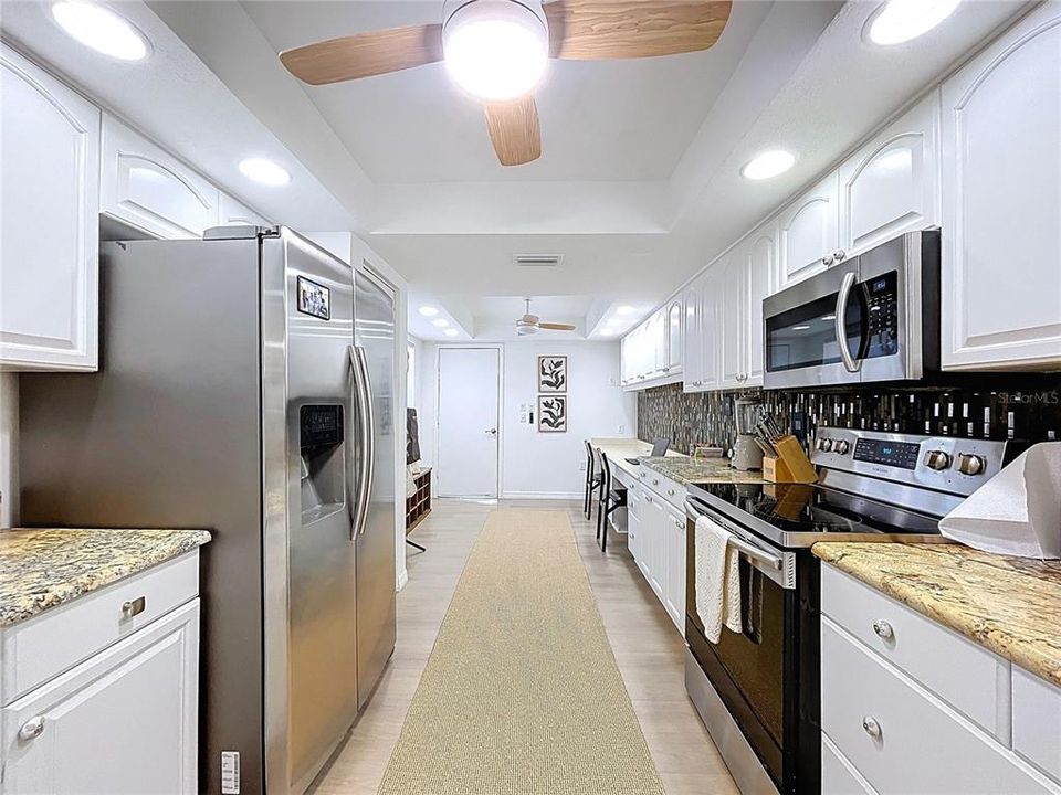 Под контрактом: $2,950 (3 спален, 2 ванн, 2299 Квадратных фут)