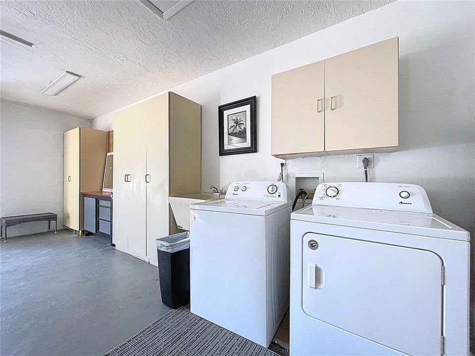 Под контрактом: $2,950 (3 спален, 2 ванн, 2299 Квадратных фут)