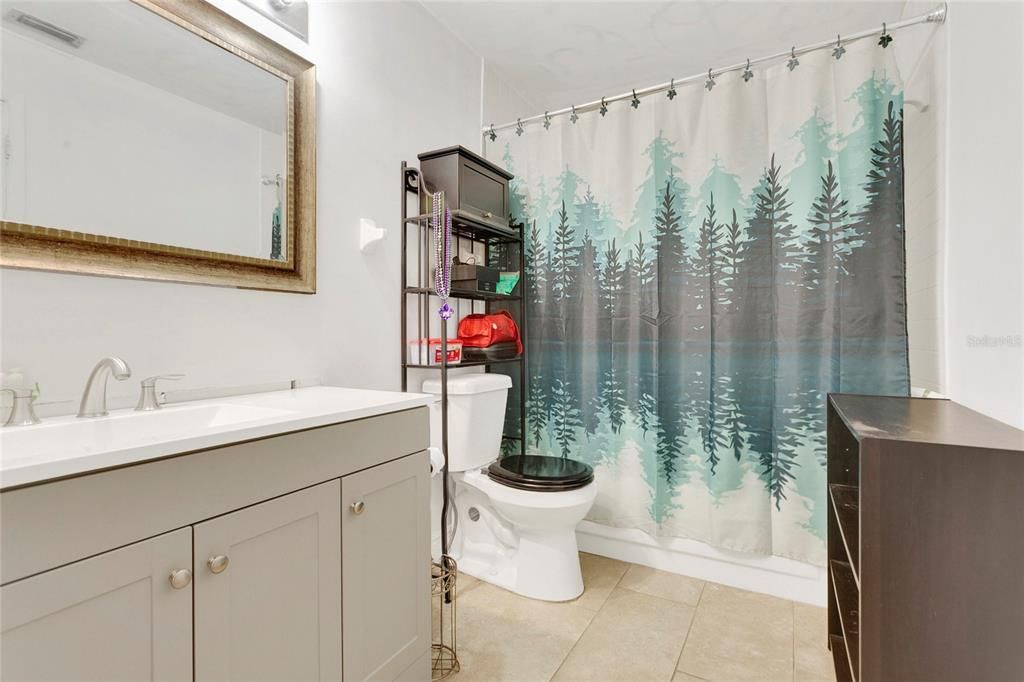 Под контрактом: $155,000 (1 спален, 1 ванн, 963 Квадратных фут)