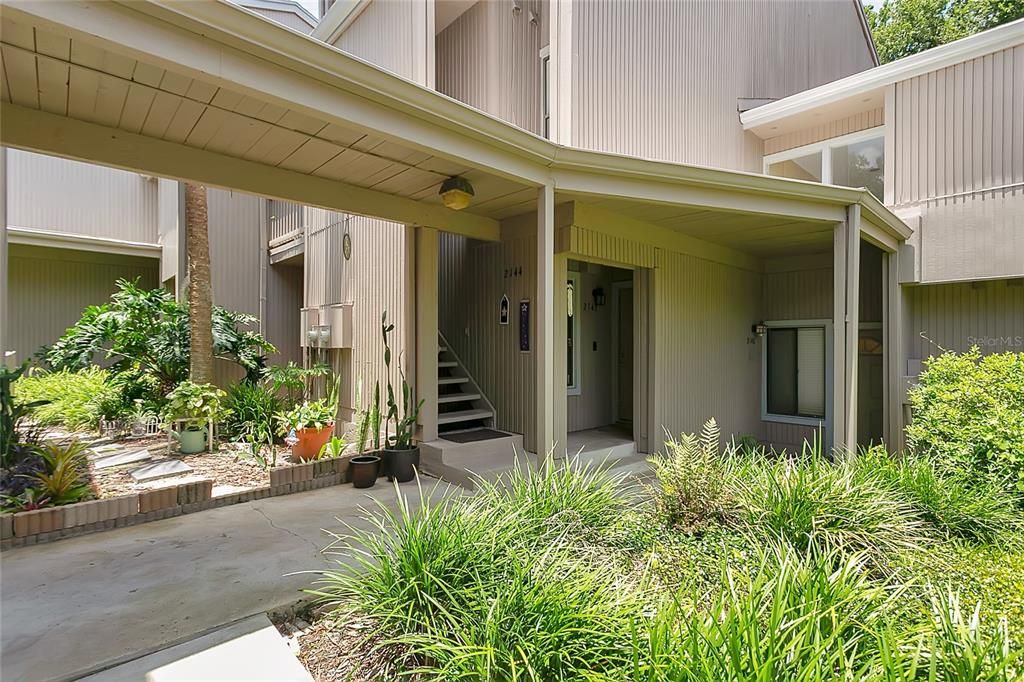 Под контрактом: $155,000 (1 спален, 1 ванн, 963 Квадратных фут)