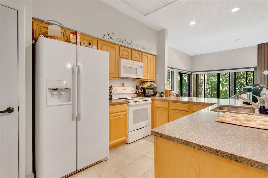 Под контрактом: $155,000 (1 спален, 1 ванн, 963 Квадратных фут)