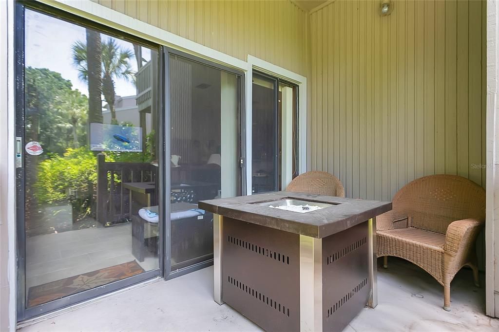 Под контрактом: $155,000 (1 спален, 1 ванн, 963 Квадратных фут)