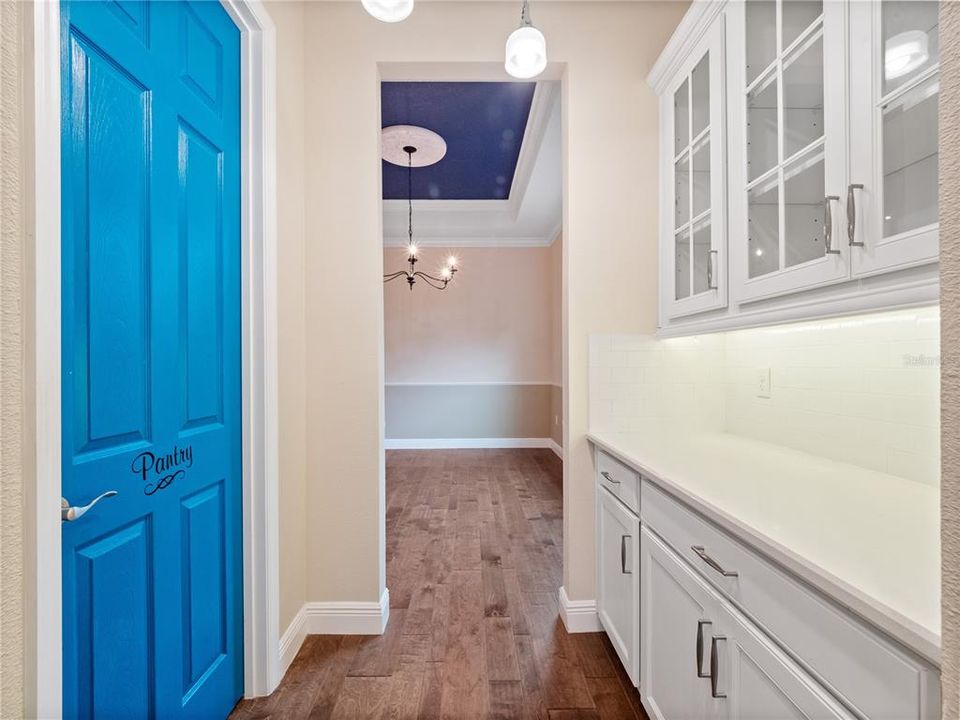 En Venta: $1,295,000 (4 camas, 3 baños, 3153 Pies cuadrados)