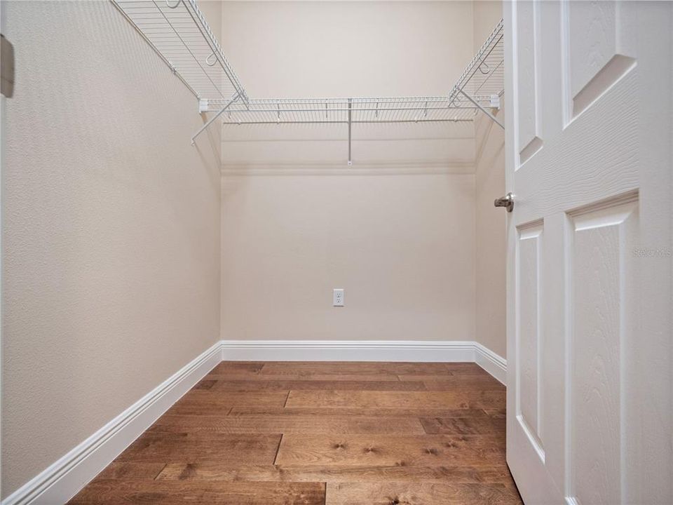 En Venta: $1,295,000 (4 camas, 3 baños, 3153 Pies cuadrados)