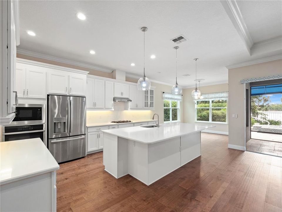 En Venta: $1,295,000 (4 camas, 3 baños, 3153 Pies cuadrados)