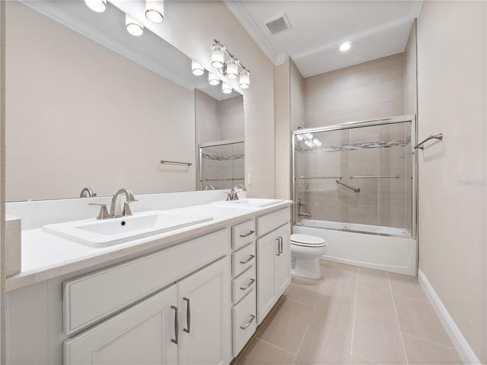 En Venta: $1,295,000 (4 camas, 3 baños, 3153 Pies cuadrados)