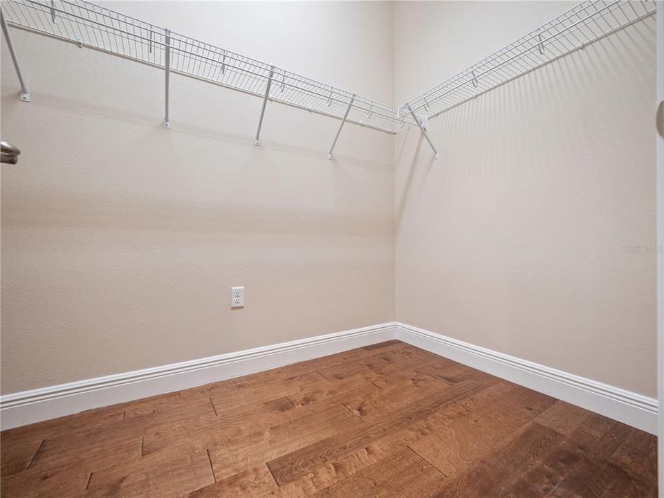 En Venta: $1,295,000 (4 camas, 3 baños, 3153 Pies cuadrados)