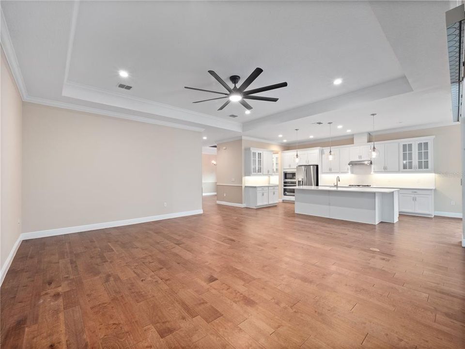 En Venta: $1,295,000 (4 camas, 3 baños, 3153 Pies cuadrados)