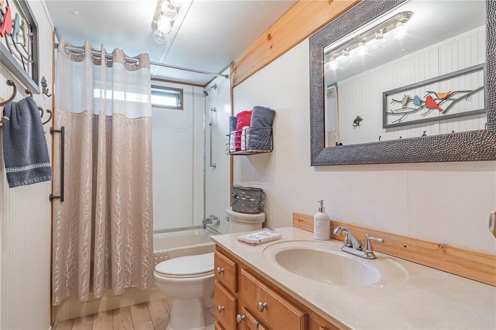 На продажу: $359,900 (3 спален, 2 ванн, 1352 Квадратных фут)