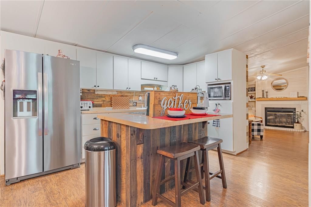 На продажу: $359,900 (3 спален, 2 ванн, 1352 Квадратных фут)