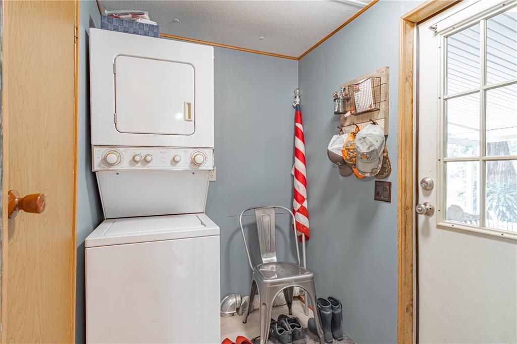 На продажу: $359,900 (3 спален, 2 ванн, 1352 Квадратных фут)