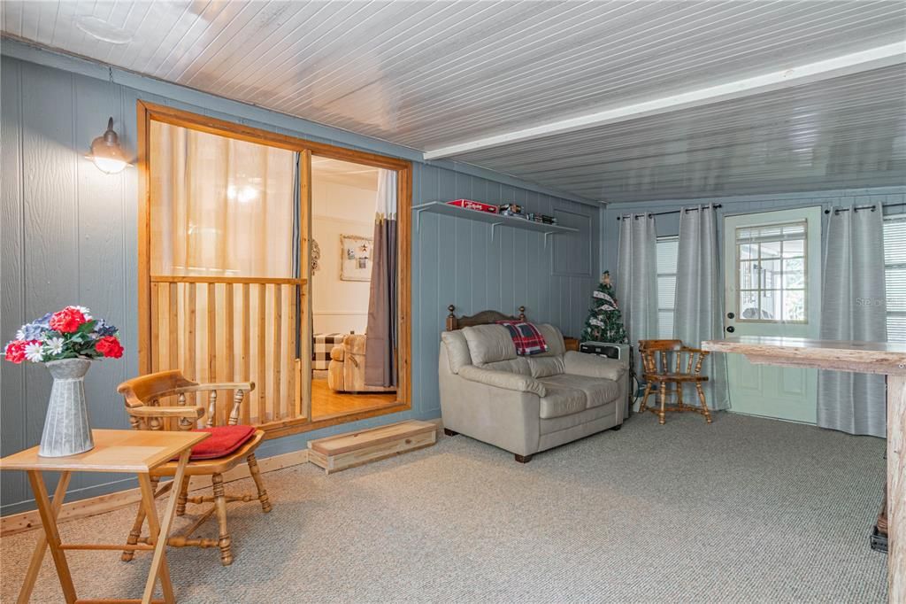 На продажу: $359,900 (3 спален, 2 ванн, 1352 Квадратных фут)