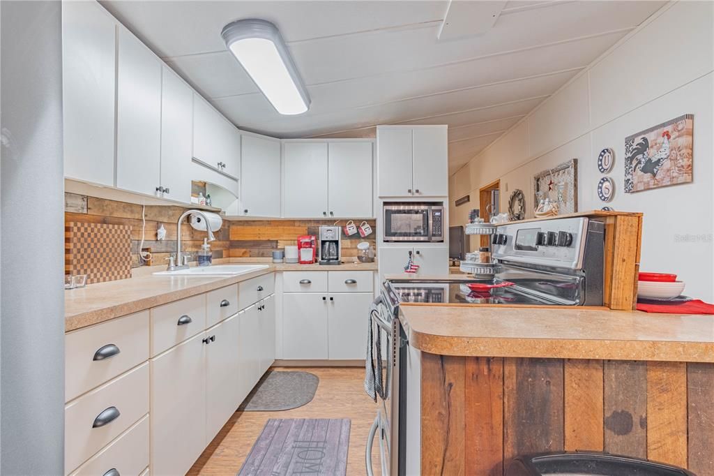 На продажу: $359,900 (3 спален, 2 ванн, 1352 Квадратных фут)