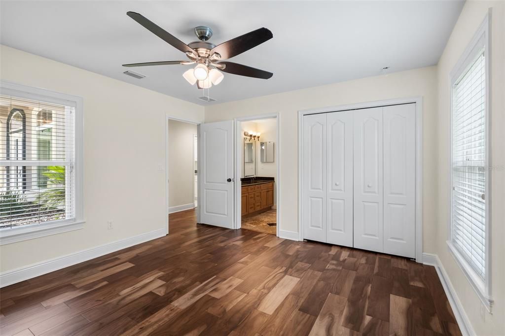 Activo con contrato: $1,299,000 (4 camas, 3 baños, 4194 Pies cuadrados)