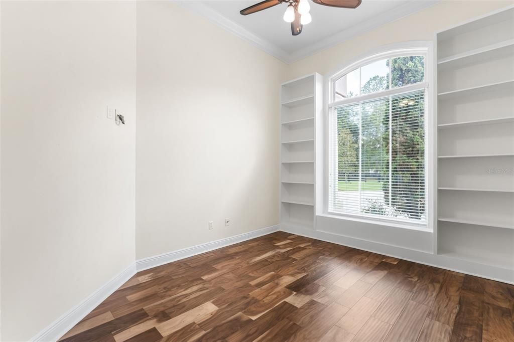 Activo con contrato: $1,299,000 (4 camas, 3 baños, 4194 Pies cuadrados)