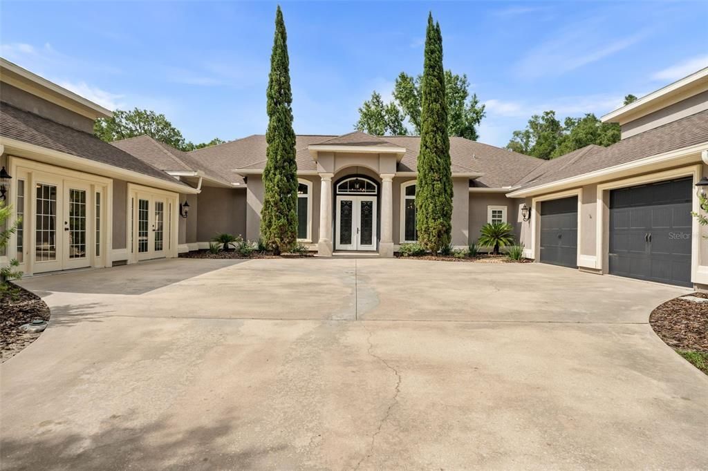 Activo con contrato: $1,299,000 (4 camas, 3 baños, 4194 Pies cuadrados)