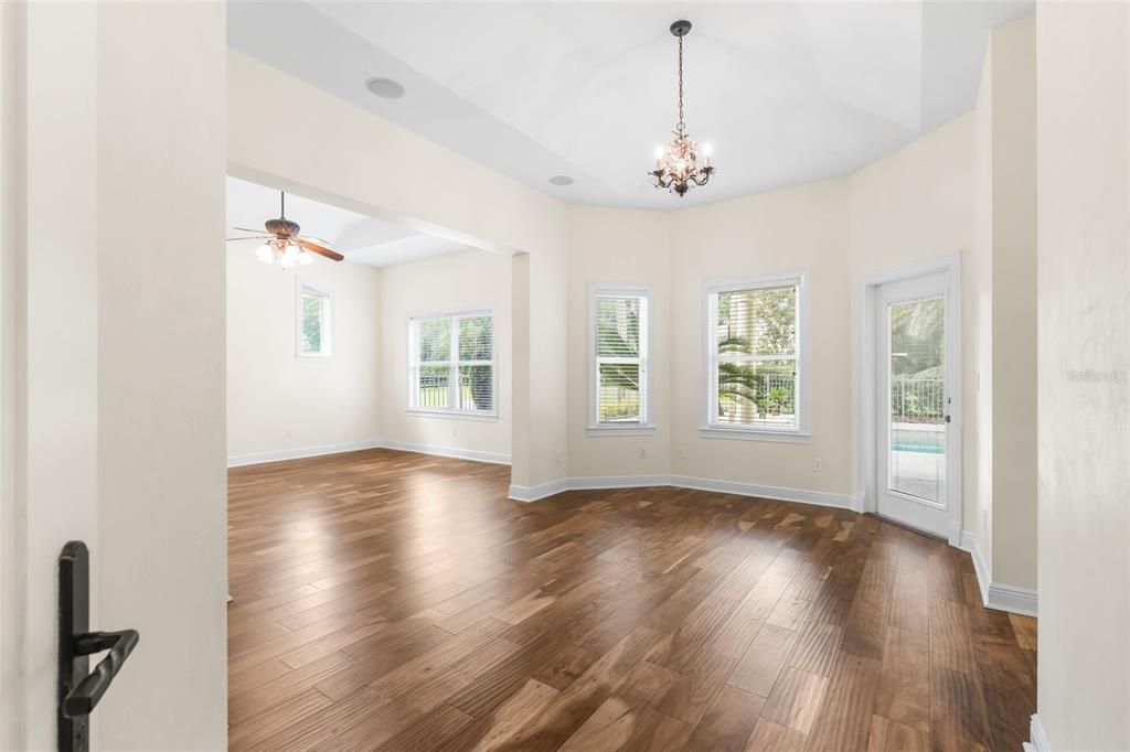 Activo con contrato: $1,299,000 (4 camas, 3 baños, 4194 Pies cuadrados)