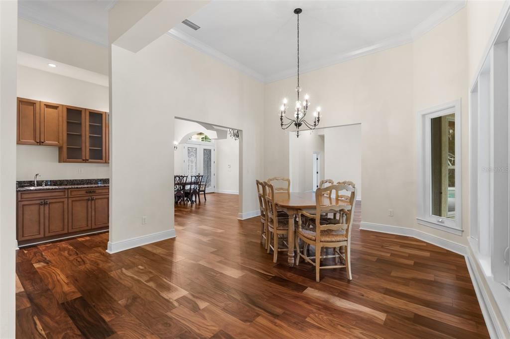 Activo con contrato: $1,299,000 (4 camas, 3 baños, 4194 Pies cuadrados)