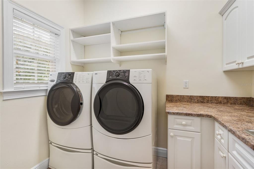 Activo con contrato: $1,299,000 (4 camas, 3 baños, 4194 Pies cuadrados)