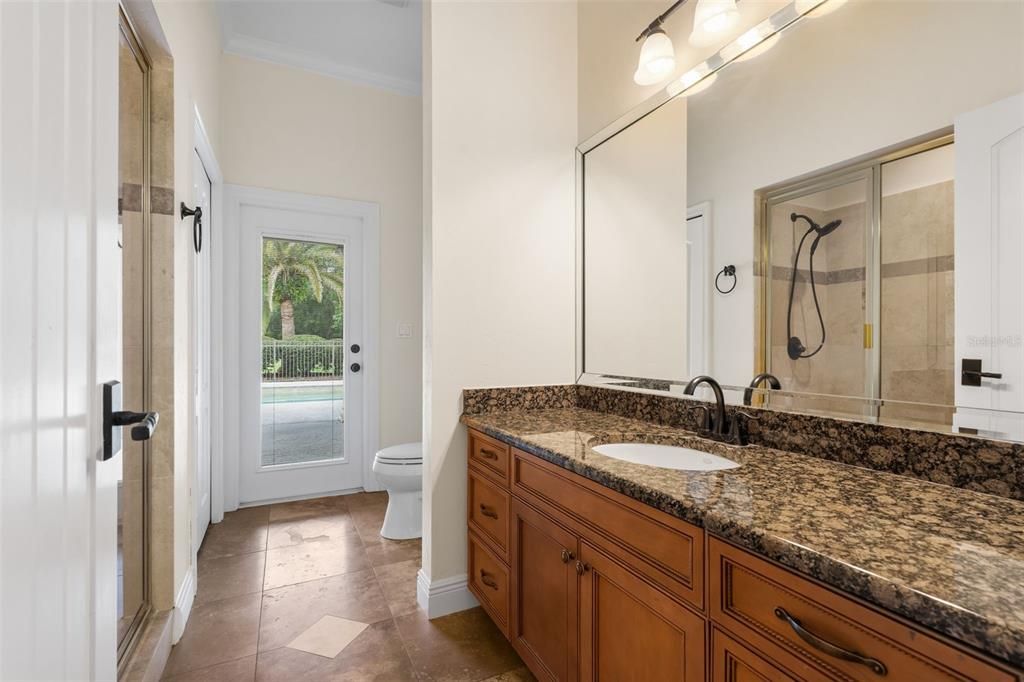 Activo con contrato: $1,299,000 (4 camas, 3 baños, 4194 Pies cuadrados)