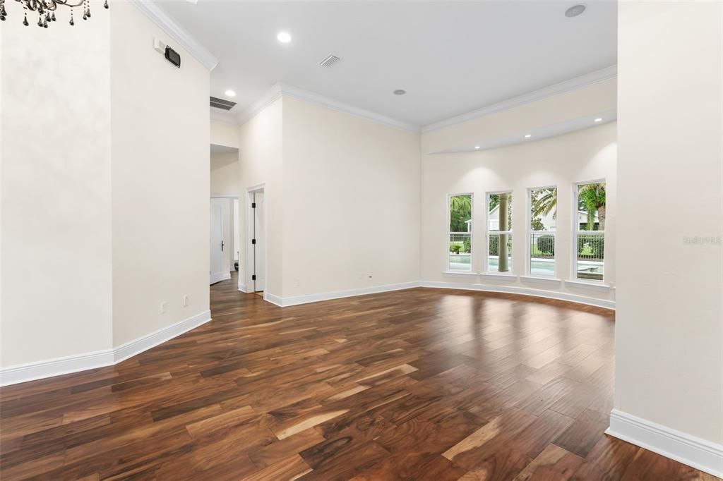 Activo con contrato: $1,299,000 (4 camas, 3 baños, 4194 Pies cuadrados)