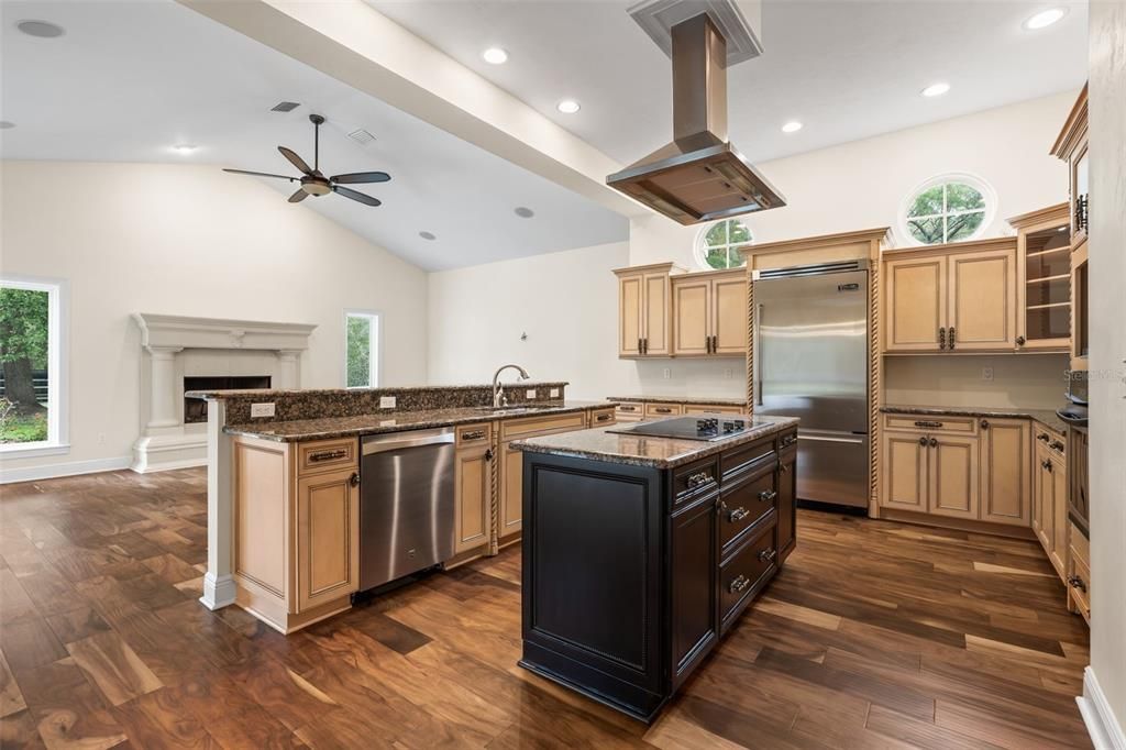 Activo con contrato: $1,299,000 (4 camas, 3 baños, 4194 Pies cuadrados)