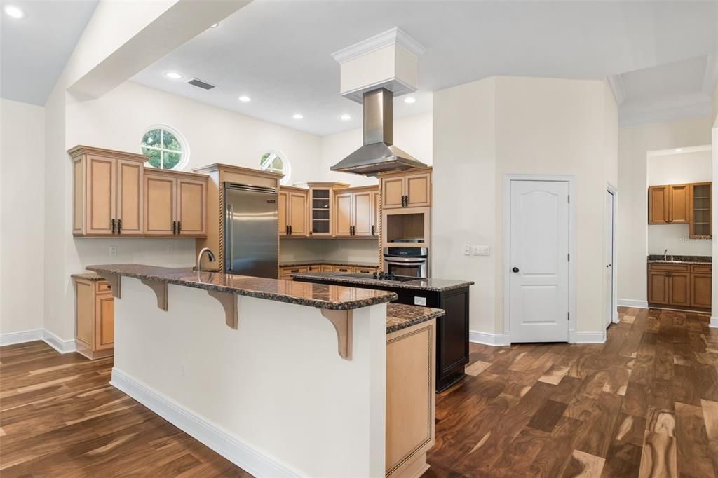 Activo con contrato: $1,299,000 (4 camas, 3 baños, 4194 Pies cuadrados)