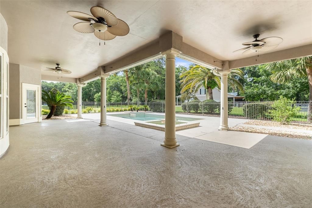 Activo con contrato: $1,299,000 (4 camas, 3 baños, 4194 Pies cuadrados)