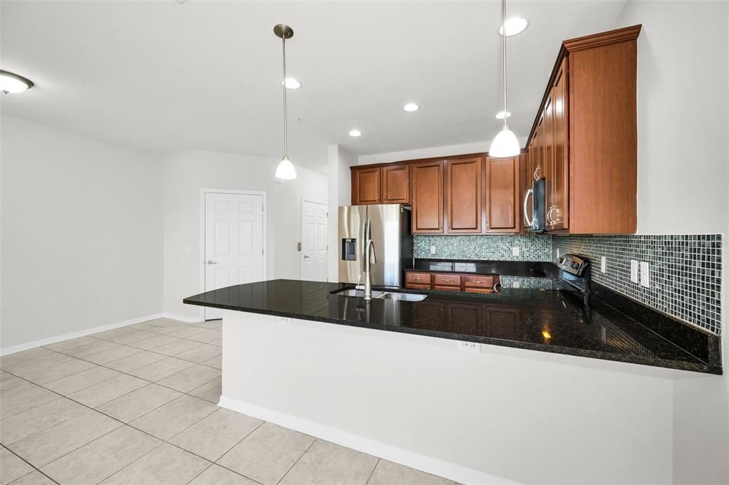 待售: $305,000 (3 贝兹, 3 浴室, 1612 平方英尺)