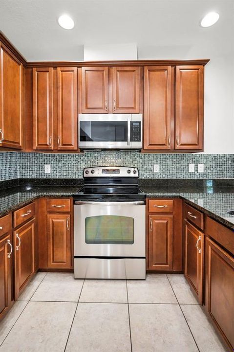 待售: $305,000 (3 贝兹, 3 浴室, 1612 平方英尺)