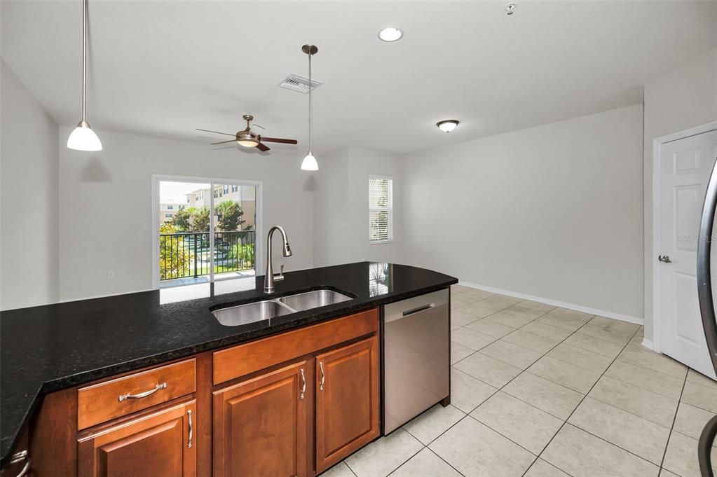 待售: $305,000 (3 贝兹, 3 浴室, 1612 平方英尺)