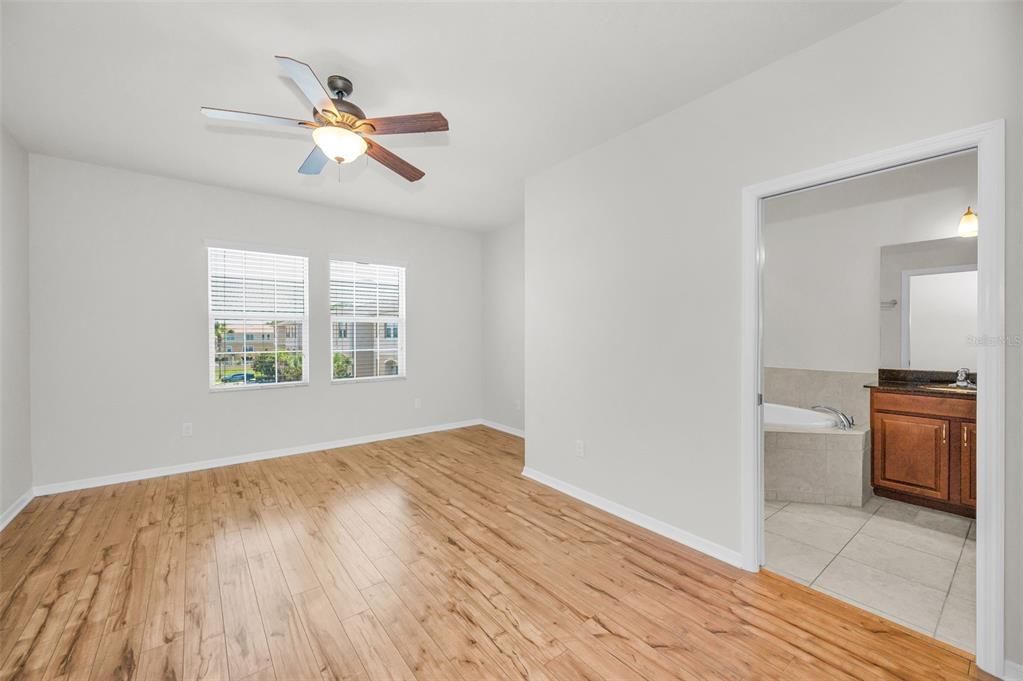 待售: $305,000 (3 贝兹, 3 浴室, 1612 平方英尺)