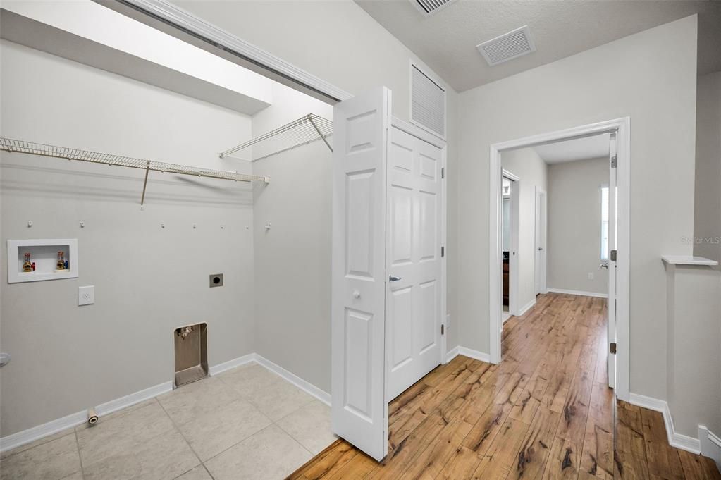 待售: $305,000 (3 贝兹, 3 浴室, 1612 平方英尺)