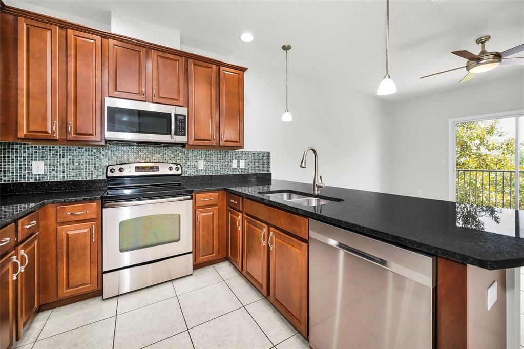 待售: $305,000 (3 贝兹, 3 浴室, 1612 平方英尺)