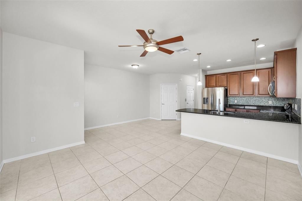 待售: $305,000 (3 贝兹, 3 浴室, 1612 平方英尺)