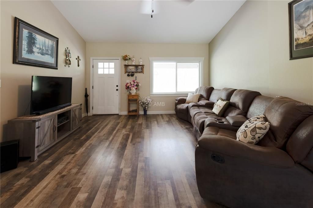 For Sale: $520,000 (3 beds, 2 baths, 1683 Square Feet)