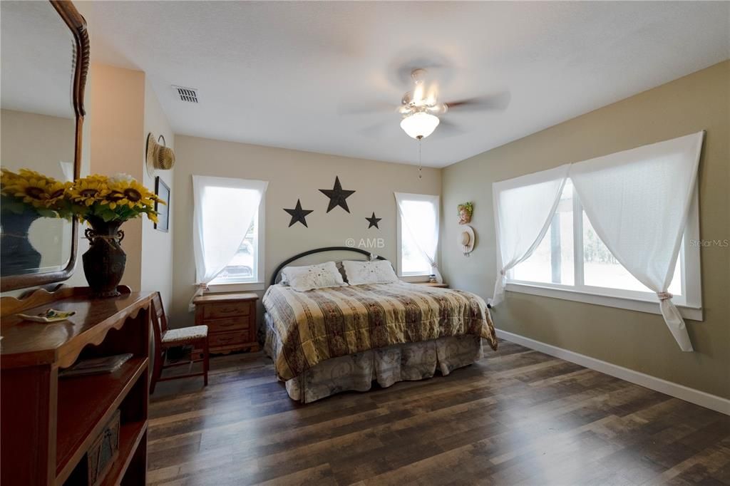 For Sale: $520,000 (3 beds, 2 baths, 1683 Square Feet)