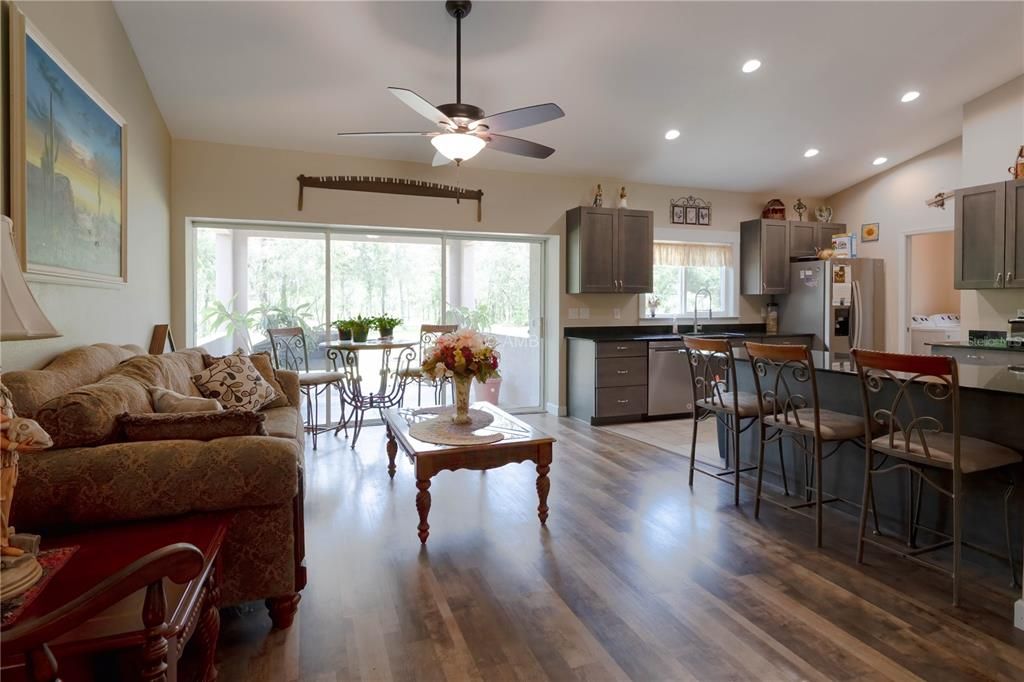 For Sale: $520,000 (3 beds, 2 baths, 1683 Square Feet)