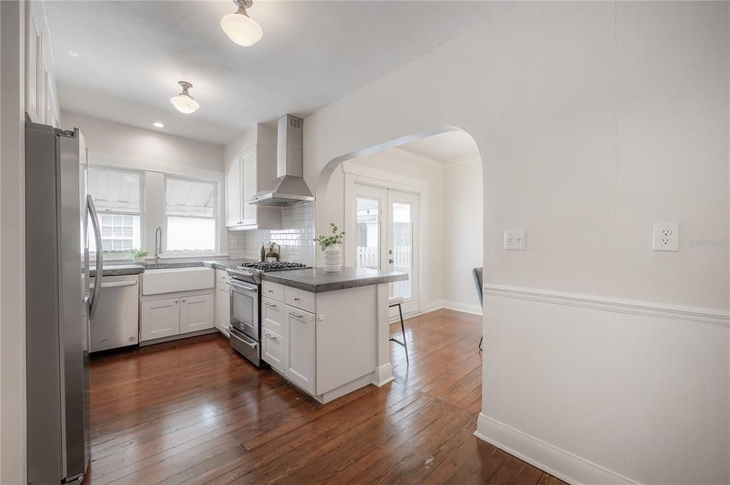 Active With Contract: $495,000 (3 beds, 2 baths, 1202 Square Feet)