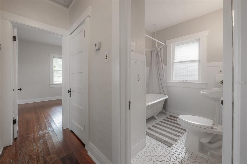 Active With Contract: $495,000 (3 beds, 2 baths, 1202 Square Feet)