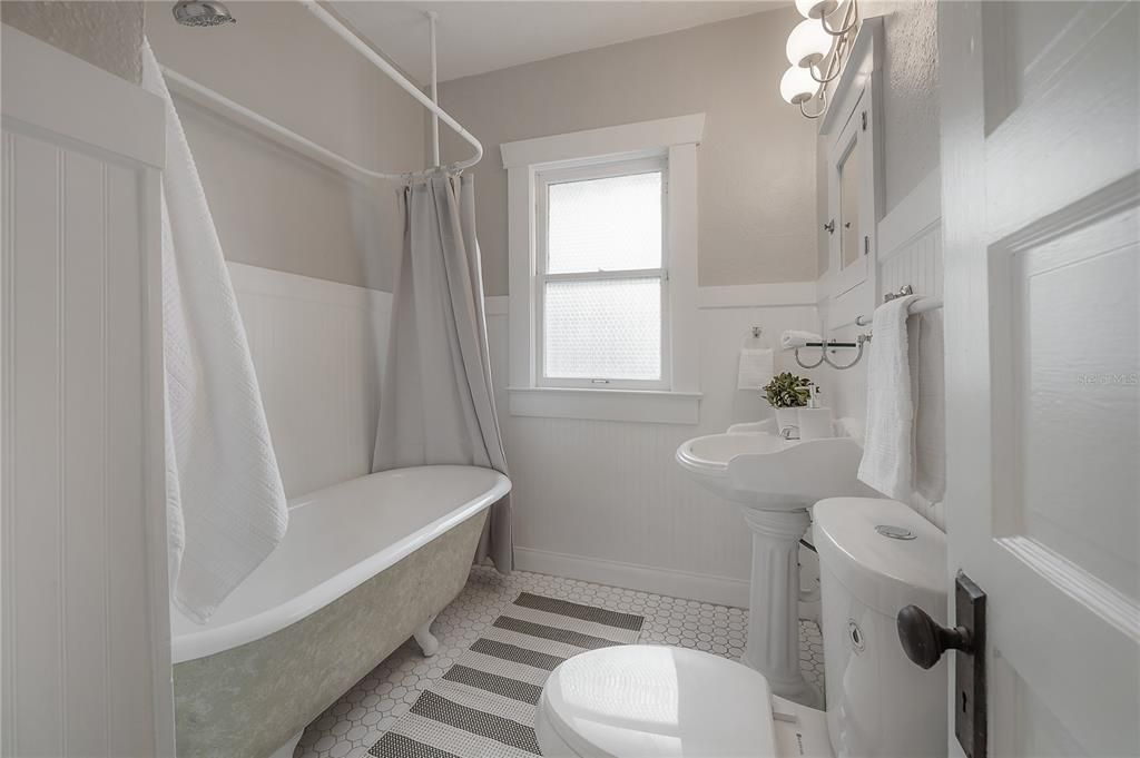 Active With Contract: $495,000 (3 beds, 2 baths, 1202 Square Feet)